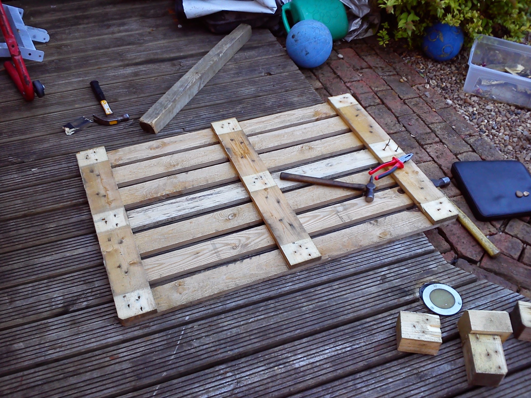 Dismantling the pallet