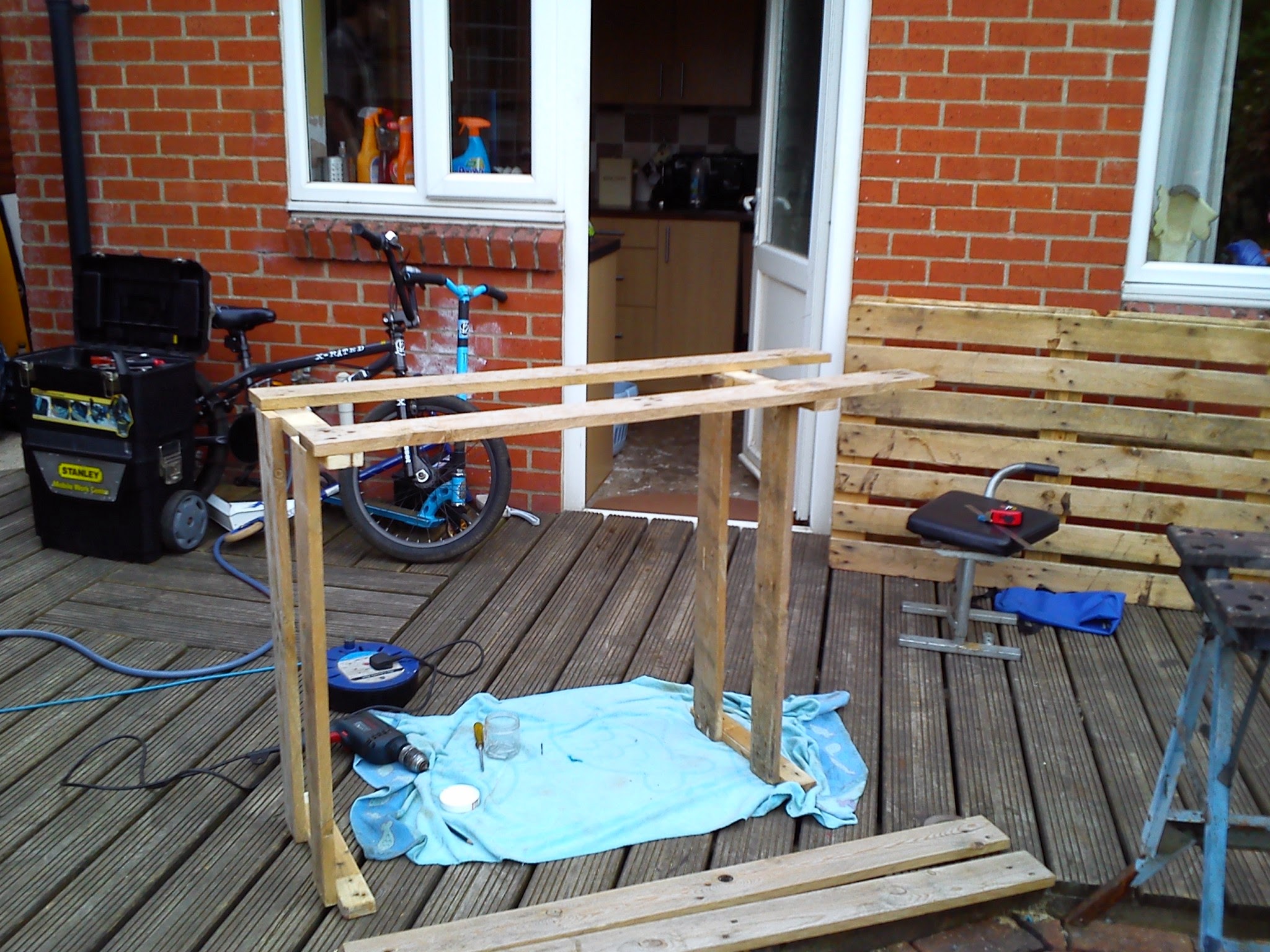 Attaching legs to the shelves